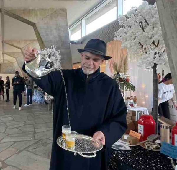 Privatization of the Mint Tea Café NANA1807