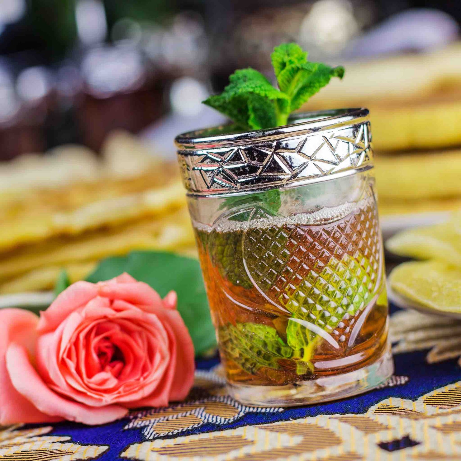 Le Thé à la Menthe au Service de votre Accueil | Maison NANA1807 | La Maison du Thé à la Menthe BIO