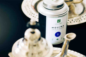 Préparation traditionnelle du thé à la menthe marocain – héritage de Mouima